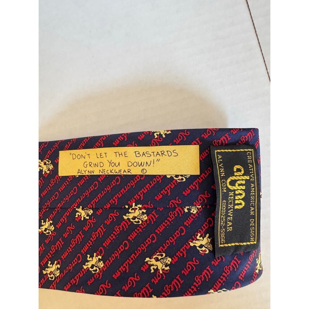 Vintage Alynn 100% Silk Tie Non Illegitimi Carborundum Lions Made USA - Picture 3 of 4
